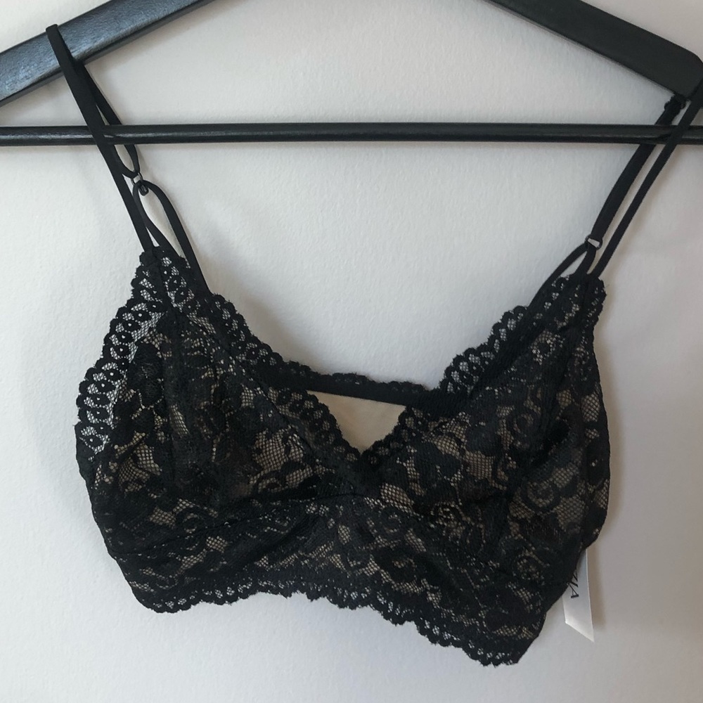 BNWT Aritzia Renfrew Lace Bralette